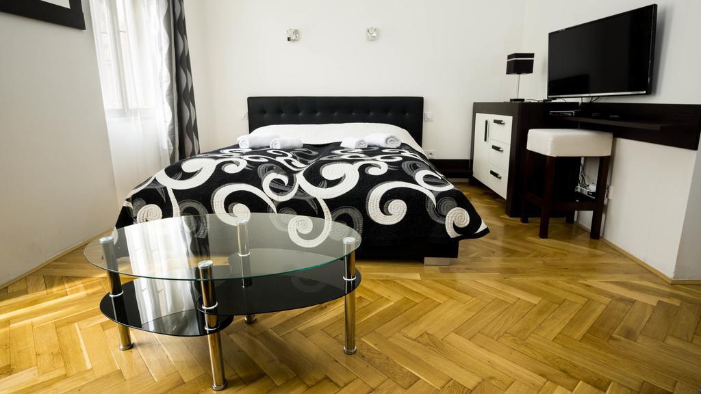 Black & White Apartment Prague By Wenceslas Square And Muzeum 外观 照片